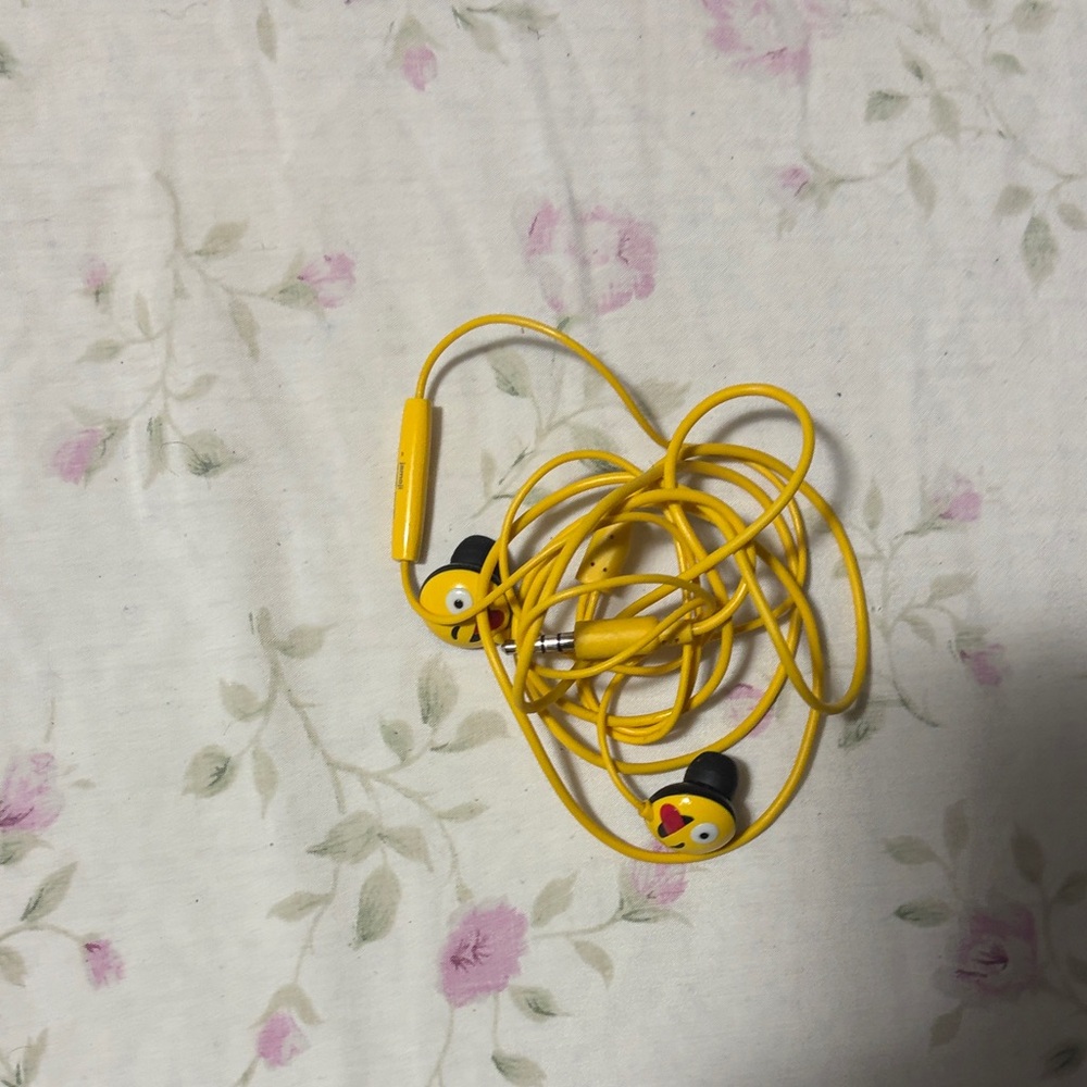Jamoji Wired Earbuds – Yellow – 3.5mm Headphones with Mic – Working
